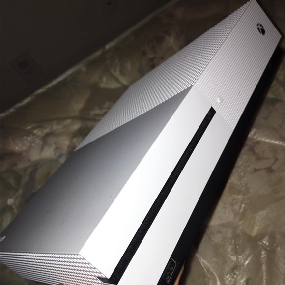 Xbox One S - Picture 2 of 5